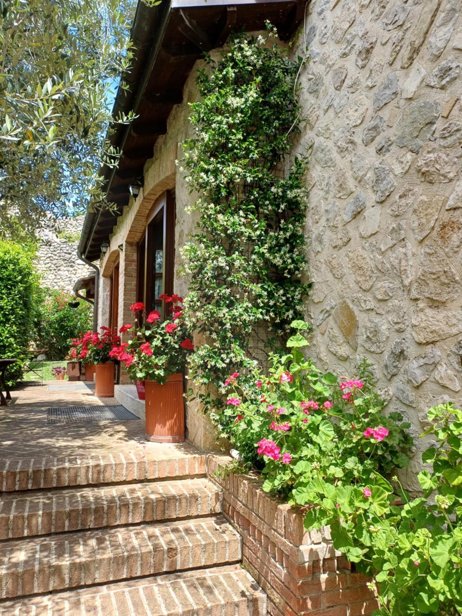 Agriturismo San Giovanni Ad Insulam Isola del Gran Sasso dʼItalia Eksteriør billede
